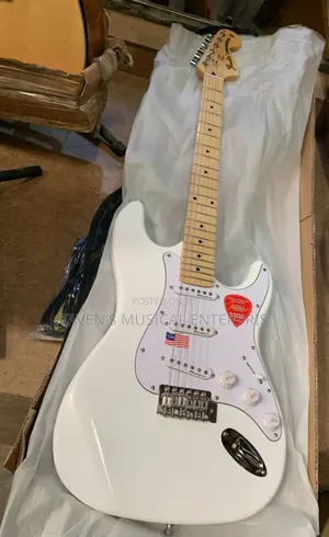 Fender Six Strings Stratocaster Electric Guitar