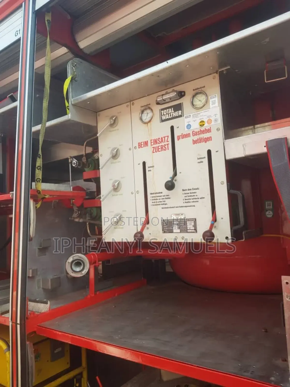 Bus 2012 Red
