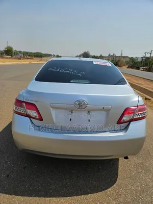 Toyota Camry LE 4dr Sedan (2.5L 4cyl 6AM) 2010 Silver