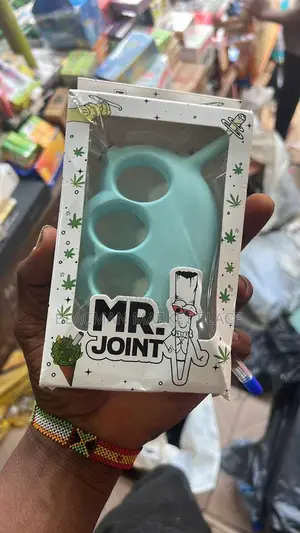 Brass Knuckles Style Hand Bong (Knuckle Bubbler)