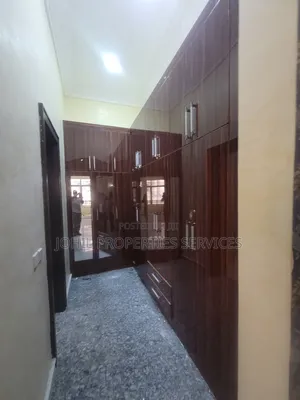 8bdrm Mansion in Maitama for rent