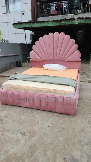 Neatly Padded 6by6 Upholstery Bed