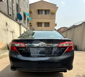 Toyota Camry XLE 4dr Sedan (2.5L 4cyl 6A) 2012 Black