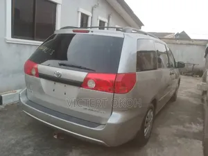 Toyota Sienna 2006 Silver