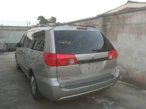 Toyota Sienna 2006 Silver