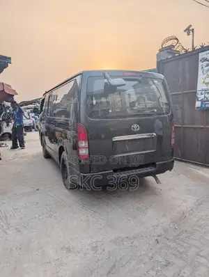 Toyota HiAce 2010 Black
