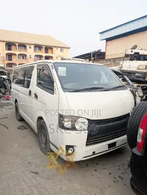 Toyota HiAce 2010 White