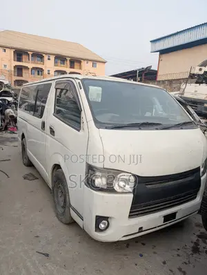 Toyota HiAce 2010 White