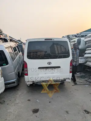 Toyota HiAce 2010 White