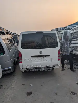 Toyota HiAce 2010 White