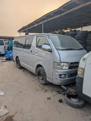 Toyota HiAce 2010 White