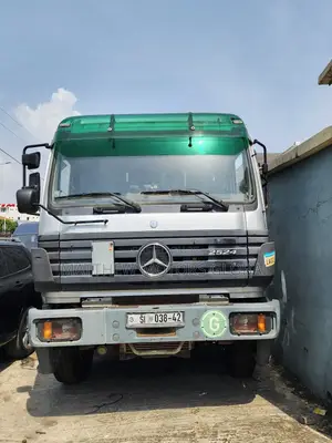 Clean Foreign Used Mercedes Benz Garbage Compactor Truck