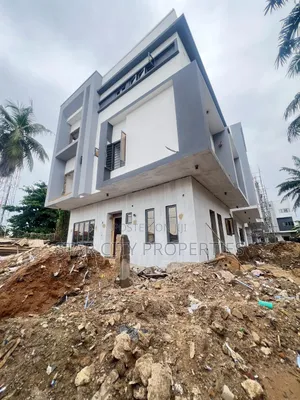 5bdrm Duplex in Surulere Lagos for sale