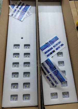 All in One Solar Street Light 100watts 12eyes With Warranty