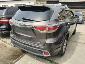 Toyota Highlander XLE 4dr SUV AWD (3.5L 6cyl 6A) 2015 Gray