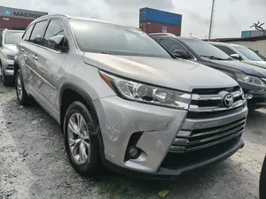 Toyota Highlander XLE 4dr SUV AWD (3.5L 6cyl 6A) 2014 Silver