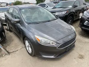 Ford Focus SE Sedan FWD (1.0L 3cyl 5M) 2016 Gray