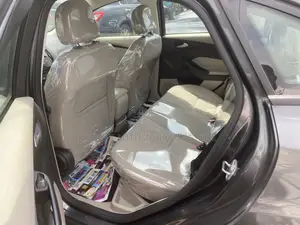 Ford Focus SE Sedan FWD (1.0L 3cyl 5M) 2016 Gray
