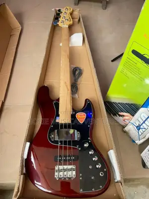 Fender Squeir Jazz Bass Active 4 String.
