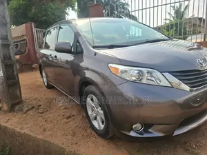 Toyota Sienna 2011 Beige