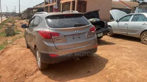 Hyundai Tucson GLS AWD 2012 Brown