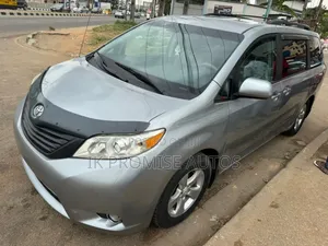 Toyota Sienna 2013 Silver