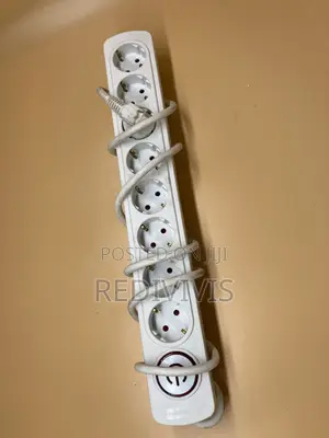 Multiple-Outlet Power Strip (220–250 V, 16 A)