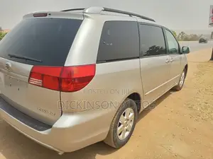 Toyota Sienna 2005 Brown