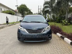 Toyota Sienna LE 8 Passenger 2010 Blue