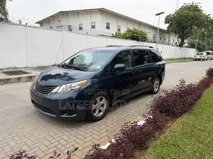 Toyota Sienna LE 8 Passenger 2010 Blue