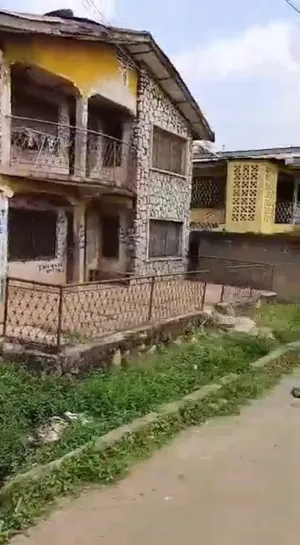 16bdrm House in Old Ife Road, Alakia for sale