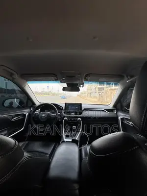 Toyota RAV4 XLE 2021 Blue