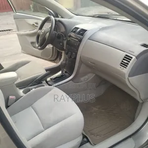 Toyota Corolla LE 4dr Sedan (1.8L 4 cyl 4A) 2009 Gold