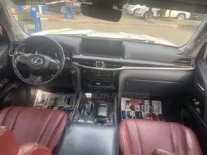 Lexus LX 570 AWD 2019 White