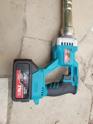 Cordless Concrete Vibrator Makita 118v