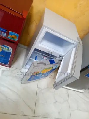 Elegant 90l Silver Mini Refrigerator – Countertop Design for Any Space