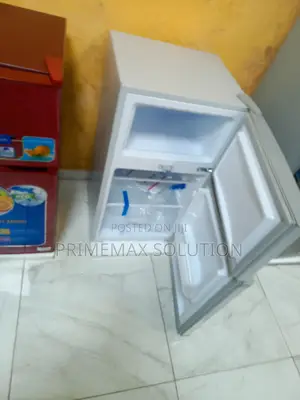 Modern 90l Silver Mini Fridge – Table Top Model for Efficient Storage