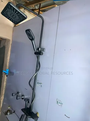 Gray Huma Shower Set