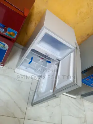 90 Litres Silver Countertop Refrigerator – Sleek Tabletop Single Door