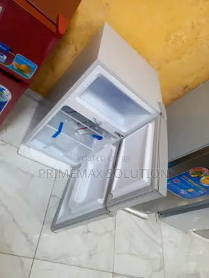 Stylish Silver 90l Countertop Fridge – Perfect for Small Family Use