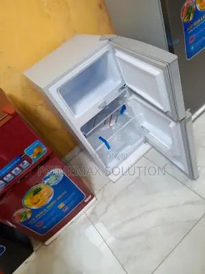 Sleek Silver 90l Compact Fridge – Tabletop Design for Office Home