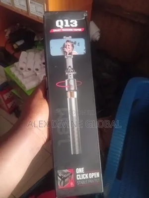 Q13 Smart Tracking Tripod