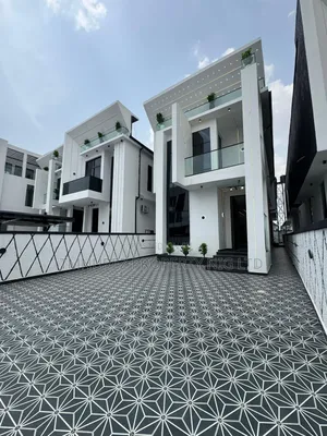 4bdrm Duplex in Chevron for sale
