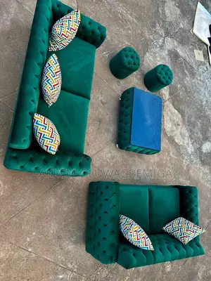 5 Seaters Button Tufted Chair