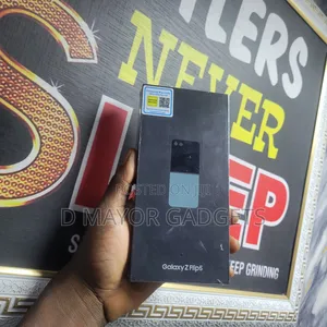 New Samsung Galaxy Z Flip 5 256 GB