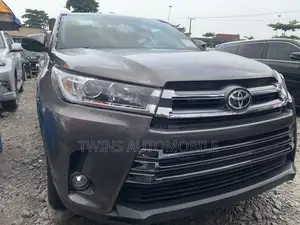 Toyota Highlander Limited 4dr SUV AWD (3.5L 6cyl 6A) 2015 Gray