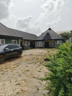 7bdrm Block of Flats in Ayobo for sale