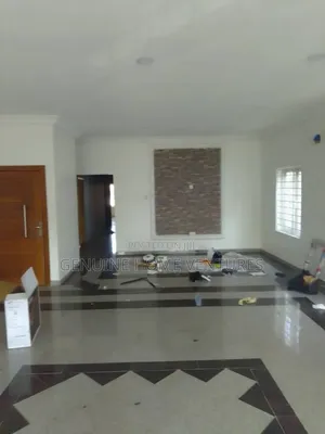 3bdrm Apartment in Lekki Phase 1 for rent