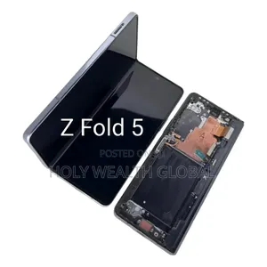 Professional Mobile Phone Technician With a Precision Machines