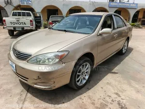 Toyota Camry LE 4dr Sedan (2.4L 4cyl 5M) 2003 Gold